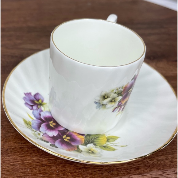 Allyn Nelson Collection fine bone China made in England. - Picture 10 of 13